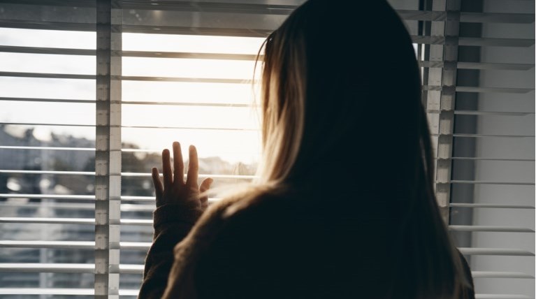 Συνελήφθησαν δύο 14χρονες που επιτέθηκαν στη συνομήλική τους στη Γλυφάδα