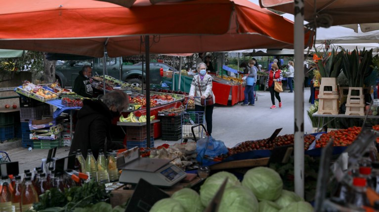 Λαϊκές αγορές: Υποχρεωτικά POS και ταμειακές μηχανές από 1η Μαρτίου