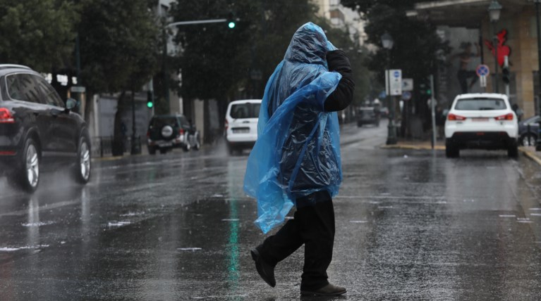 Αγριεύει ο καιρός: Πέφτει η θερμοκρασία σήμερα - Σε ποιες περιοχές θα βρέξει, πού θα χιονίσει