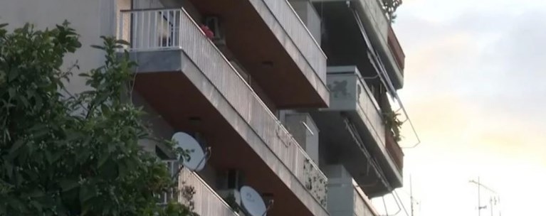 Τραγωδία στου Ζωγράφου: Ζευγάρι πήδηξε στο κενό από τον 3ο όροφο πολυκατοικίας