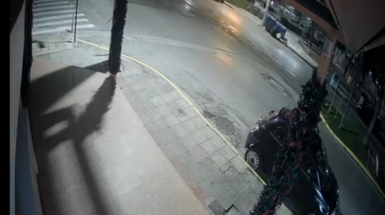 Επίθεση κουκουλοφόρων σε ανήλικους στον Άλιμο: "Το κεφάλι του είναι με 10 ράμματα, τους χτυπούσαν με μεταλλικά κλομπ"