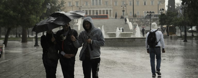 Καιρός: Σε εξέλιξη το κύμα κακοκαιρίας με καταρρακτώδεις βροχές και καταιγίδες – Η πρόβλεψη για το Σαββατοκύριακο
