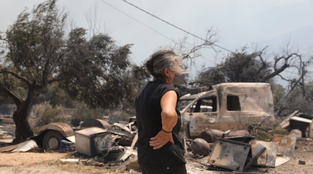Φωτιές: Όλα τα μέτρα στήριξης για τους πυρόπληκτους - Επιδόματα, αποζημιώσεις και διαγραφή δανείων