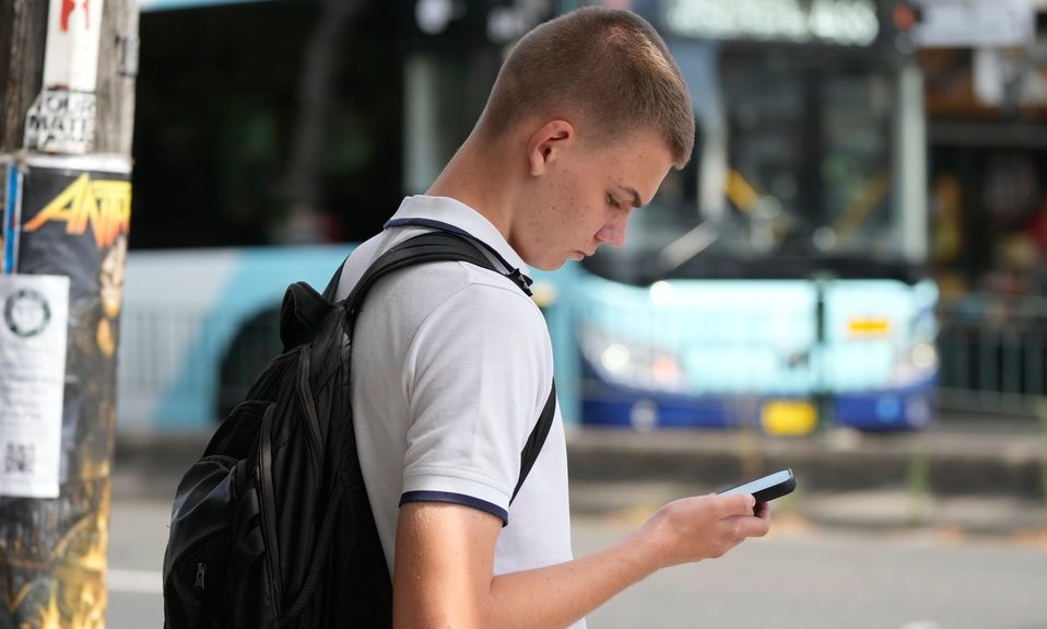 Απαγόρευση χρήσης social media για τους κάτω των 15: Πώς θα εφαρμοστεί, ποιες εφαρμογές αφορά