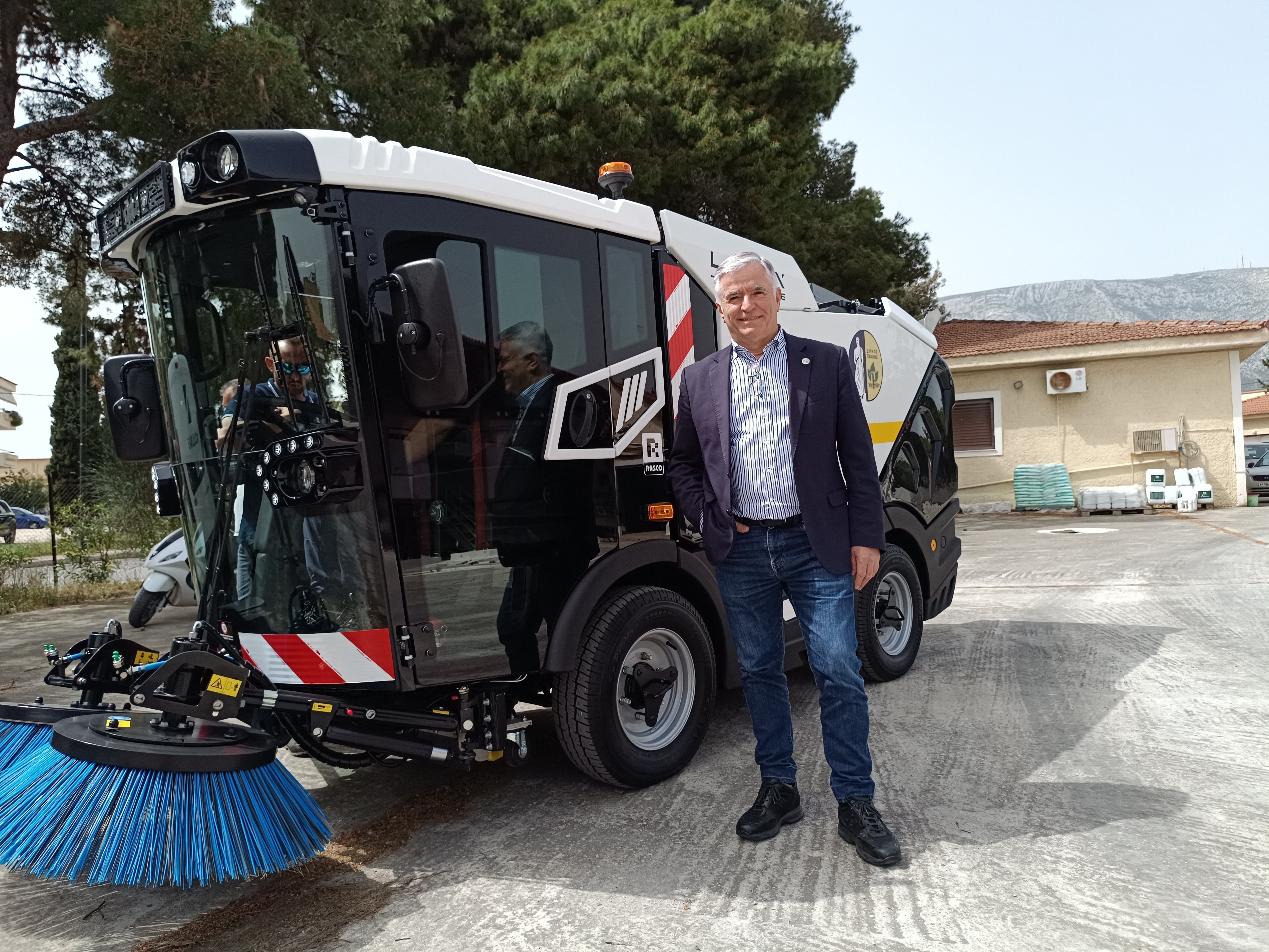 Δήμος Παιανίας: Παρελήφθη το ηλεκτρικό σάρωθρο – Ισ. Μάδης: Επενδύουμε στο μέλλον