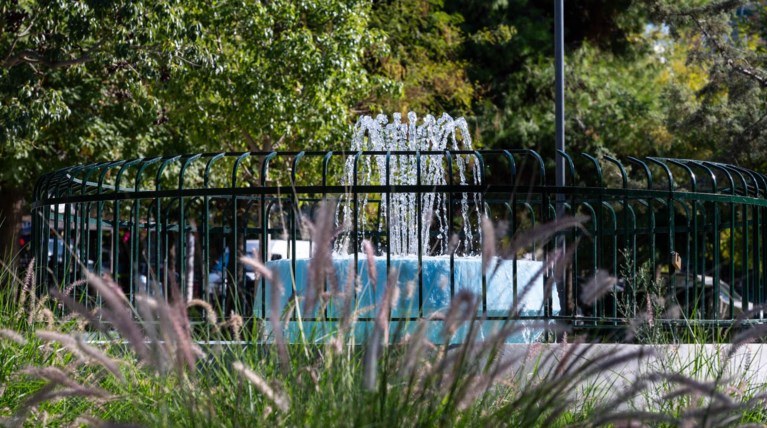 "Ζωντανεύουν" ξανά 6 συντριβάνια της Αθήνας - Ανάσες δροσιάς και ανανέωσης στους κατοίκους [εικόνες]