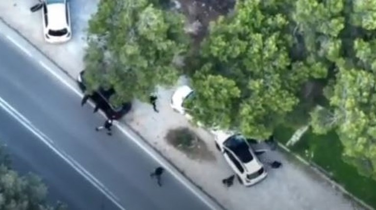 Bίντεο με τη σύλληψη 29χρονου που "μοίραζε" ναρκωτικά σε Νέα Μάκρη και Μαραθώνα - Πώς τον έπιασαν