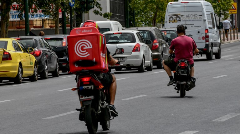 Χωρίς delivery 12:00 με 17:00 σήμερα λόγω καύσωνα: Τα μέτρα από το υπουργείο Εργασίας