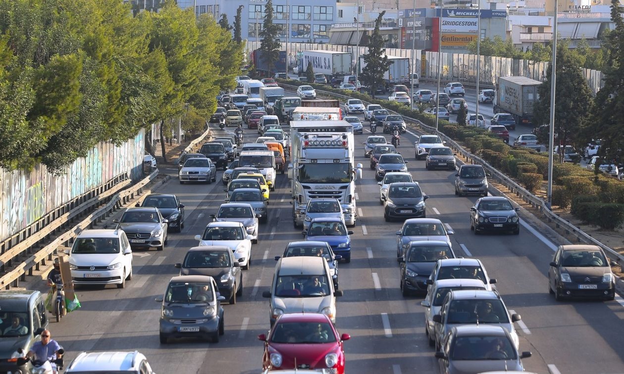 «Γολγοθάς» οι ελληνικοί δρόμοι - Κοστίζει ακριβά το μποτιλιάρισμα στους οδηγούς (ΒΙΝΤΕΟ)