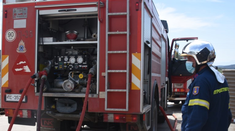 Πυρκαγιά σε κτίριο στην Καλλιθέα: Επι τόπου ισχυρή δύναμη της Πυροσβεστικής