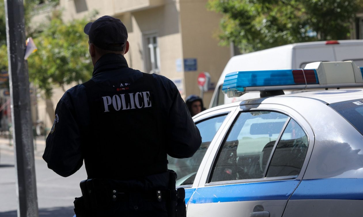 Νέα καταγγελία για ενδοοικογενειακή βία - «Παίρνει ναρκωτικά, ζούμε υπό καθεστώς φόβου» - Ούτε το panic button αλλά ούτε και τα ασφαλιστικά μέτρα εμποδίζουν τον πρώην σύζυγό της να της κάνει τη ζωή κόλαση