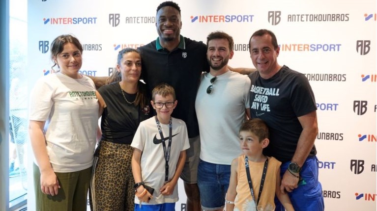 Ο Θανάσης Αντετοκούνμπο στο INTERSPORT Smart Park για ένα μοναδικό Meet & Greet με αφορμή τη νέα συλλογή AntetokounBros