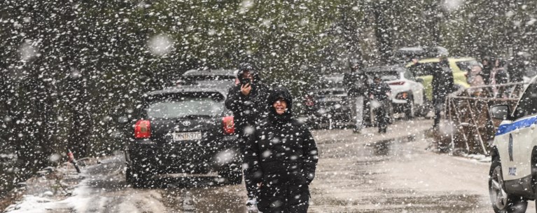 Με τσουχτερό κρύο παραμονή και ανήμερα Πρωτοχρονιάς: Ψυχρή εισβολή φέρνει χιόνια και στην Αττική - Ποιοι θα δουν "άσπρη μέρα"