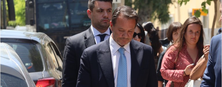 Πώς ο δικηγόρος Απόστολος Λύτρας έσπασε στο ξύλο τη σύζυγό του, το ομολόγησε και τελικά αφέθηκε ελεύθερος