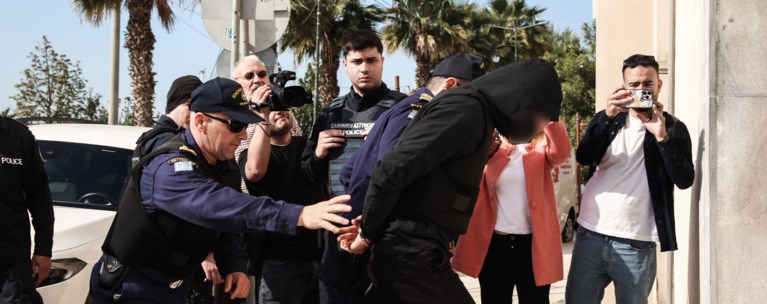 Αγιος Δημήτριος: Με κουκούλα και αλεξίσφαιρο στο Ναυτοδικείο ο 20χρονος που σκότωσε τον 27χρονο -Τι θα υποστηρίξει