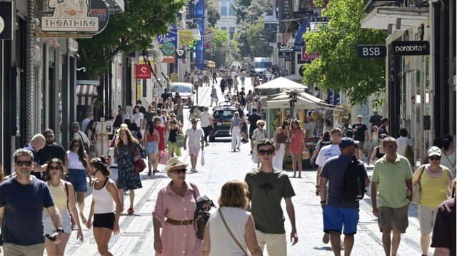 Αυλαία με προβληματισμό για τις θερινές εκπτώσεις: Κάτω από τον πήχη ο τζίρος, επιλεκτική κατανάλωση