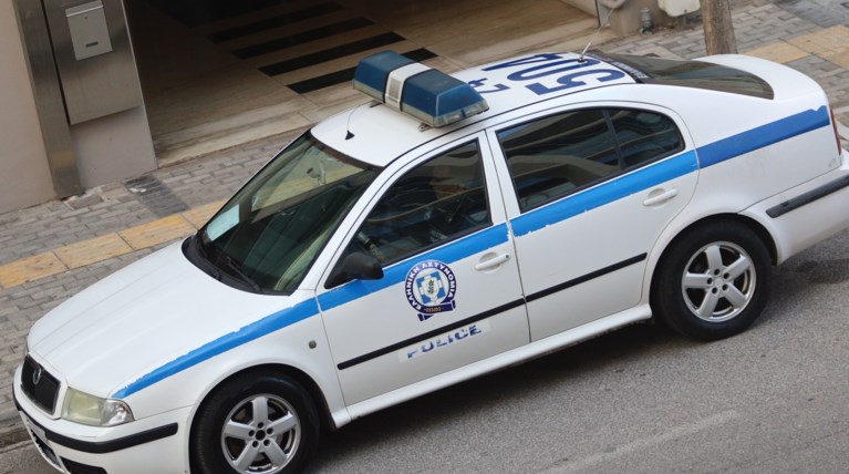 Επίθεση με γκαζάκια σε έκθεση αυτοκινήτων στη Κηφισιά