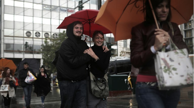 Η αφρικανική σκόνη έφυγε, οι βροχές έρχονται - Τι λένε οι μετεωρολόγοι για τον καιρό το Πάσχα