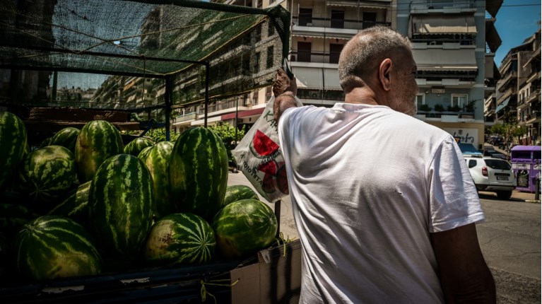 Μέτρα προστασίας λόγω καύσωνα – Τι ισχύει στον ιδιωτικό και το δημόσιο τομέα