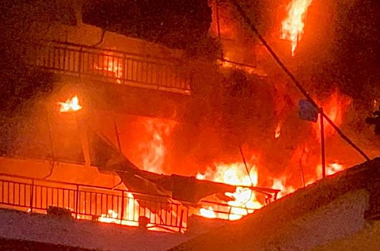 Μεγάλη φωτιά σε διαμερίσματα στο κέντρο της Αλεξάνδρειας Ημαθίας