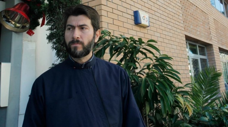 Κιβωτός του Κόσμου: "Είμαι σίγουρος πως η αλήθεια θα λάμψει", λέει ο πάτερ Αντώνιος - Στο πλευρό του η Παναγιώτα Βλαντή