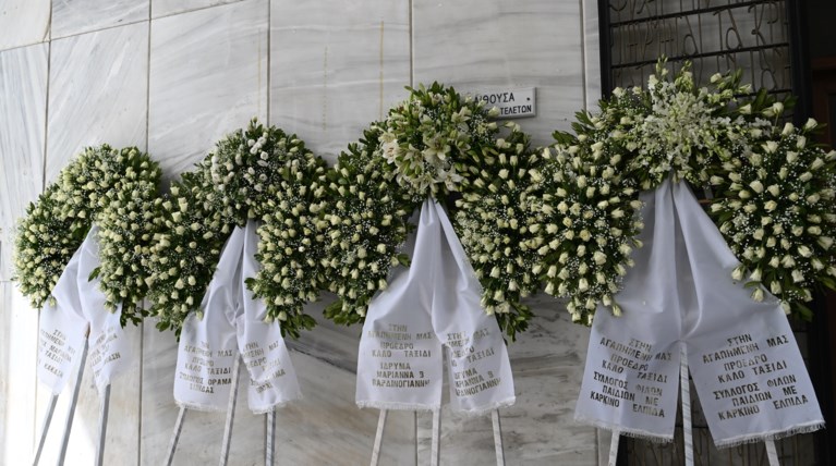 Εγινε η κηδεία της Μαριάννας Βαρδινογιάννη σε στενό κύκλο - Γέμισε στεφάνια το Α' Νεκροταφείο [εικόνες]