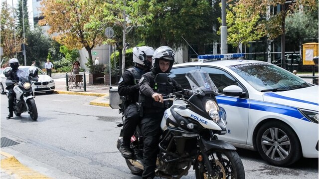 Βάρκιζα: Καταδίωξη "μαϊμού" υπαλλήλων του ΔΕΔΔΗΕ κατέληξε σε καραμπόλα - Οι δράστες διέφυγαν πεζοί