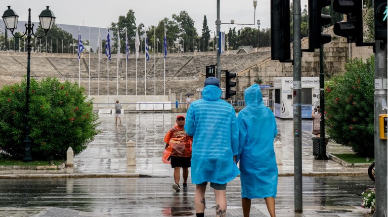 Αλλάζει το σκηνικό του καιρού: 30άρια μεν, αλλά με βροχές και καταιγίδες - Ποιες περιοχές επηρεάζονται