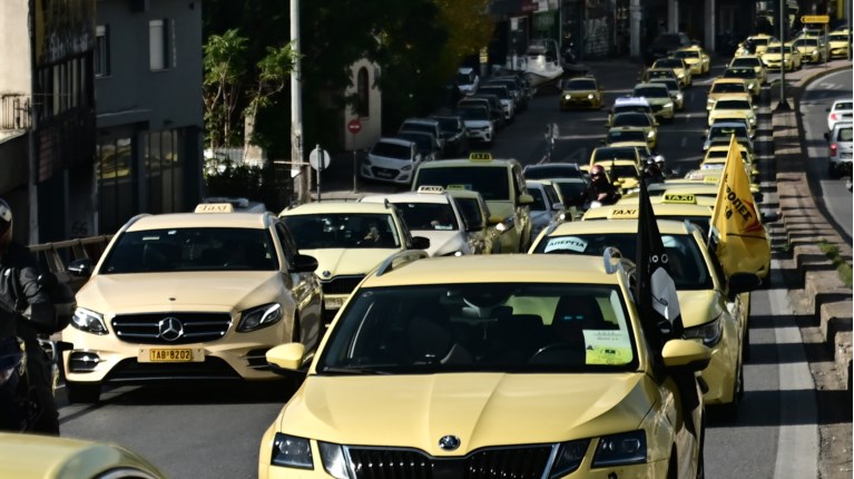 Απεργία ταξί: Χειρόφρενο μέχρι την Παρασκευή τραβούν οι οδηγοί στην Αττική