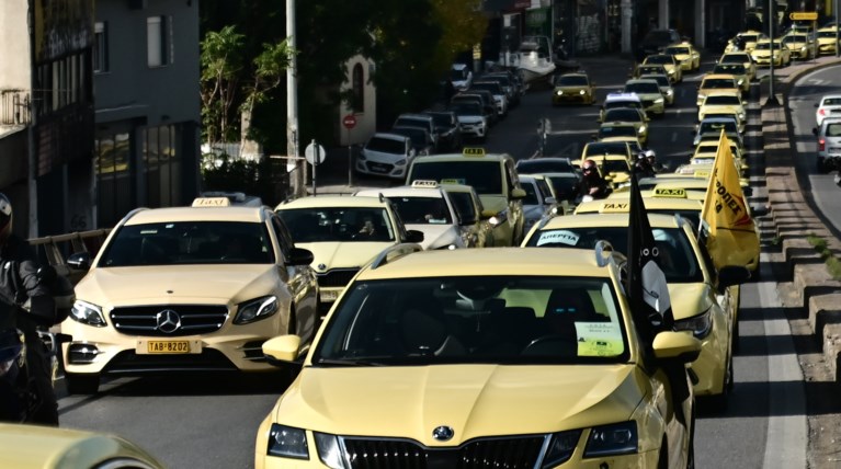 Ταξί: Ξεκινά την Τρίτη η 48ωρη απεργία - "Θα κλιμακώσουμε, αν η κυβέρνηση συνεχίσει να μας αγνοεί"