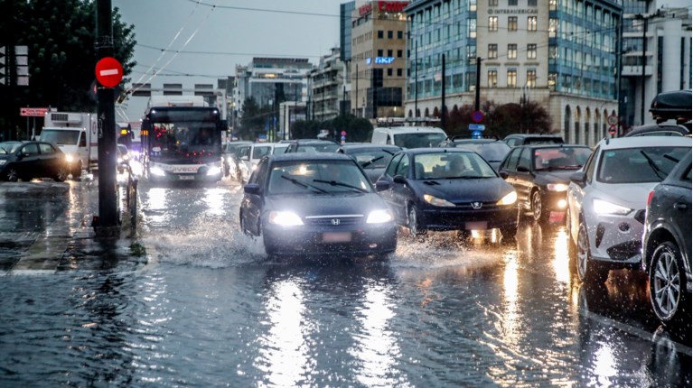 Σφοδρή κακοκαιρία με έντονες καταιγίδες πλήττει τη χώρα - Οι περιοχές σε "Red Code"