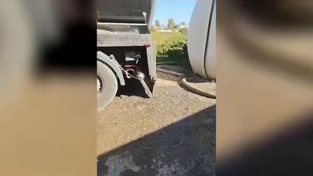 Σπάτα: Συνελήφθη οδηγός βυτιοφόρου που άδειαζε λύματα σε οικόπεδο