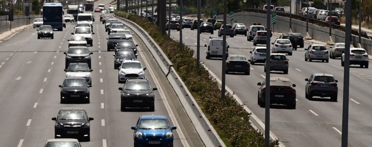 Νέος ΚΟΚ: Βαριές ποινές για κόκκινο, κράνος, αλκοόλ, ζώνη και κινητό - Πότε μπαίνει σε εφαρμογή