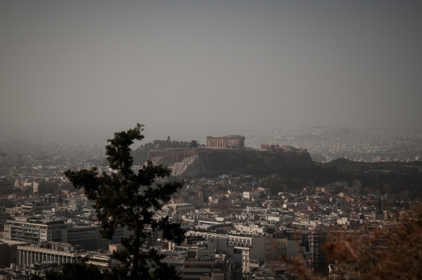 Καμπανάκι από τους πνευμονολόγους για την αφρικανική σκόνη - Κίνδυνος για τοξικό μείγμα, τι να προσέξετε