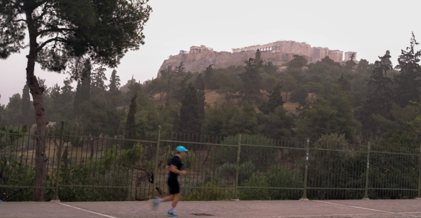 Υποχωρεί η αφρικανική σκόνη, ανεβαίνει ο υδράργυρος - H πρόγνωση μέχρι το Σάββατο