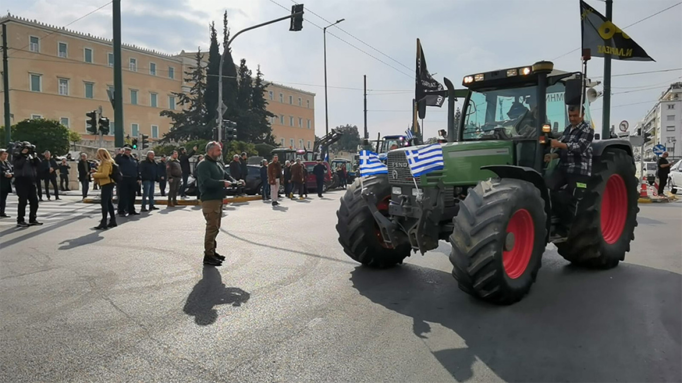 Ξεκίνησε η αποχώρηση των τρακτέρ από το Σύνταγμα - Ποιοι δρόμοι κλείνουν
