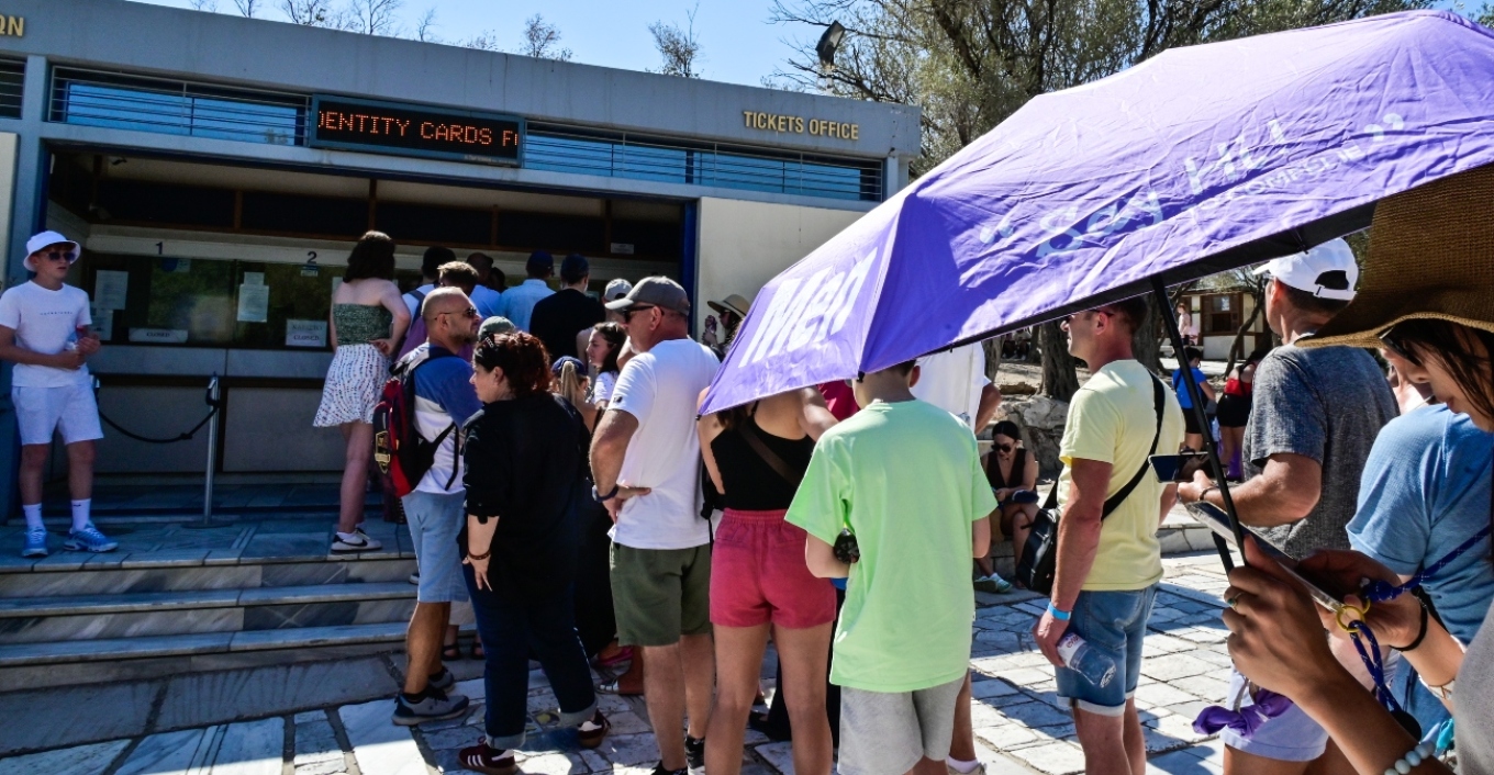 Κλειστή η Ακρόπολη το μεσημέρι λόγω καύσωνα