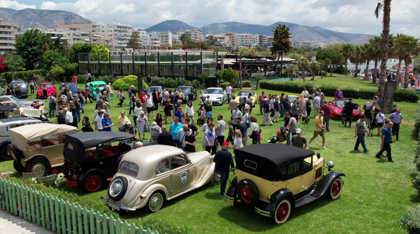 Εντυπωσίασαν διαχρονικά αυτοκίνητα στο Alimos Classic Car Sunday - Δείτε φωτογραφίες