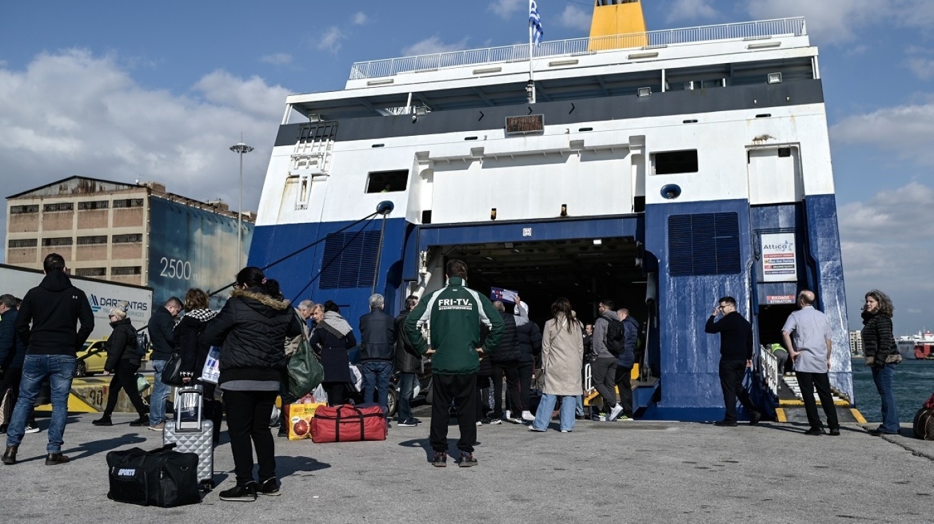 Αναπληρωτές εκπαιδευτικοί: Εκπτώσεις στα ακτοπλοϊκά και αεροπορικά εισιτήρια στην περιοχή ανάληψης υπηρεσίας