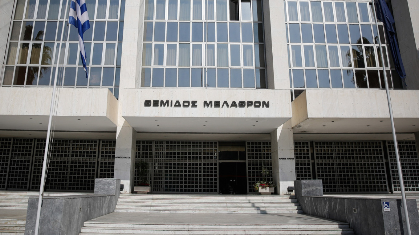 Άρειος Πάγος: Γενικό μέτρο για όλους η παράδοση των κινητών τηλεφώνων κατά την είσοδο στα ανακριτικά γραφεία
