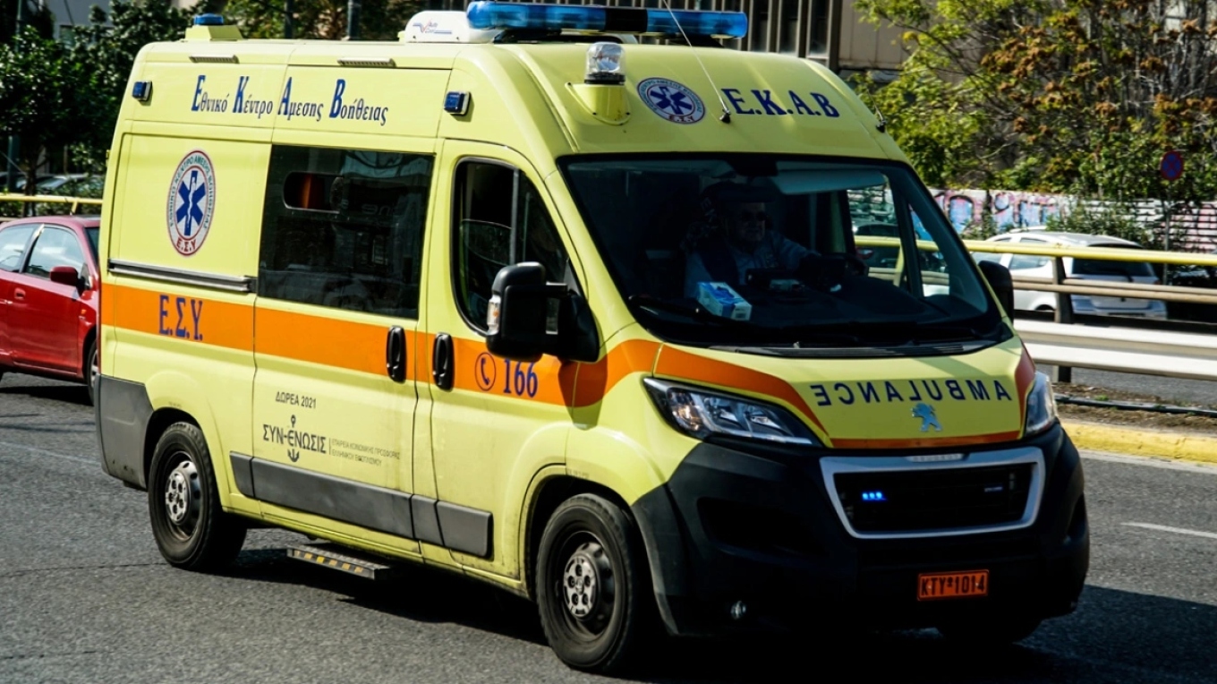 Τροχαίο με ανατροπή οχήματος στην Ανάβυσσο - Ένας σοβαρά τραυματίας