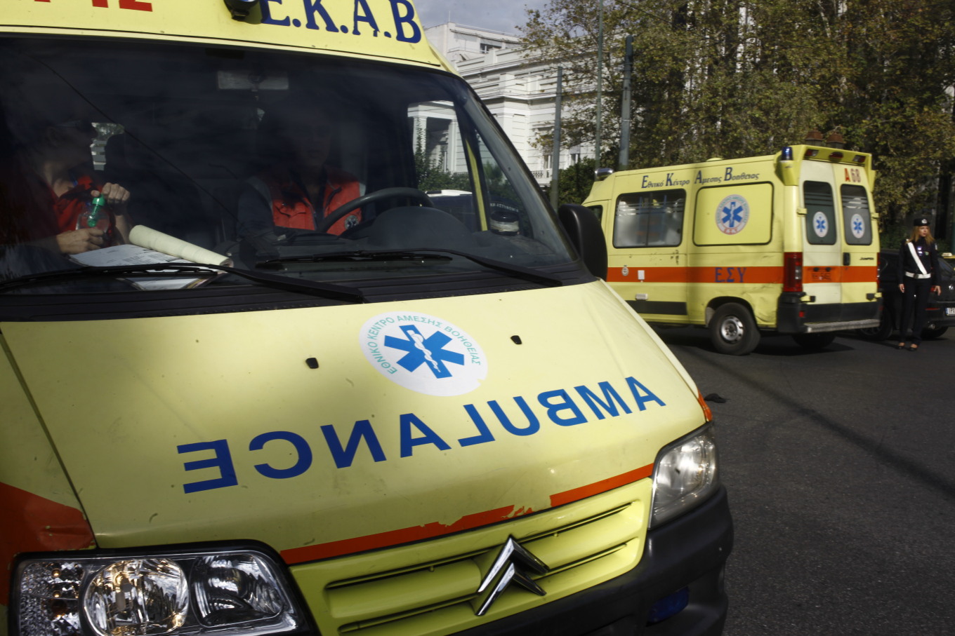 Τροχαίο στη Λυκόβρυση με ανατροπή μηχανής 