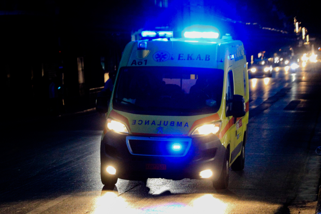 Τροχαίο με έναν 23χρονο νεκρό στην Πέτρου Ράλλη - Η μοτοσικλέτα του «καρφώθηκε» σε φορτηγό