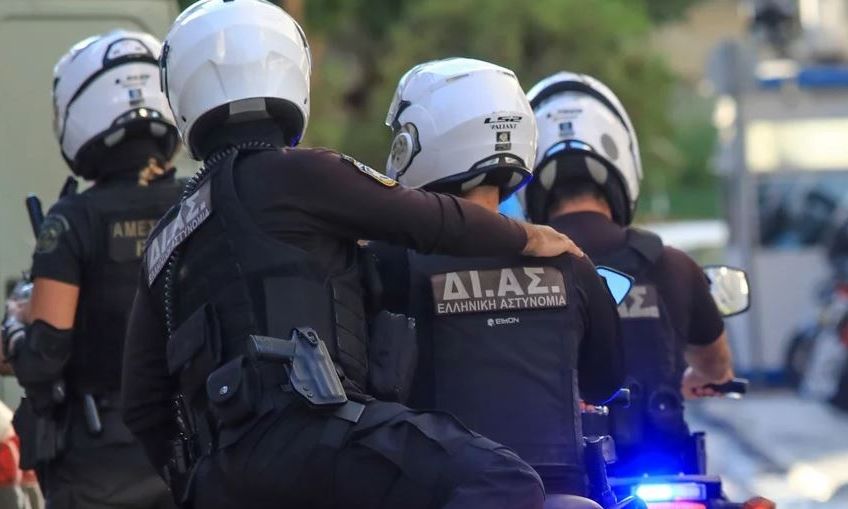 Λαύριο: Πώς έγινε η αιματηρή συμπλοκή έξω από σχολείο - Αναζητείται 16χρονος