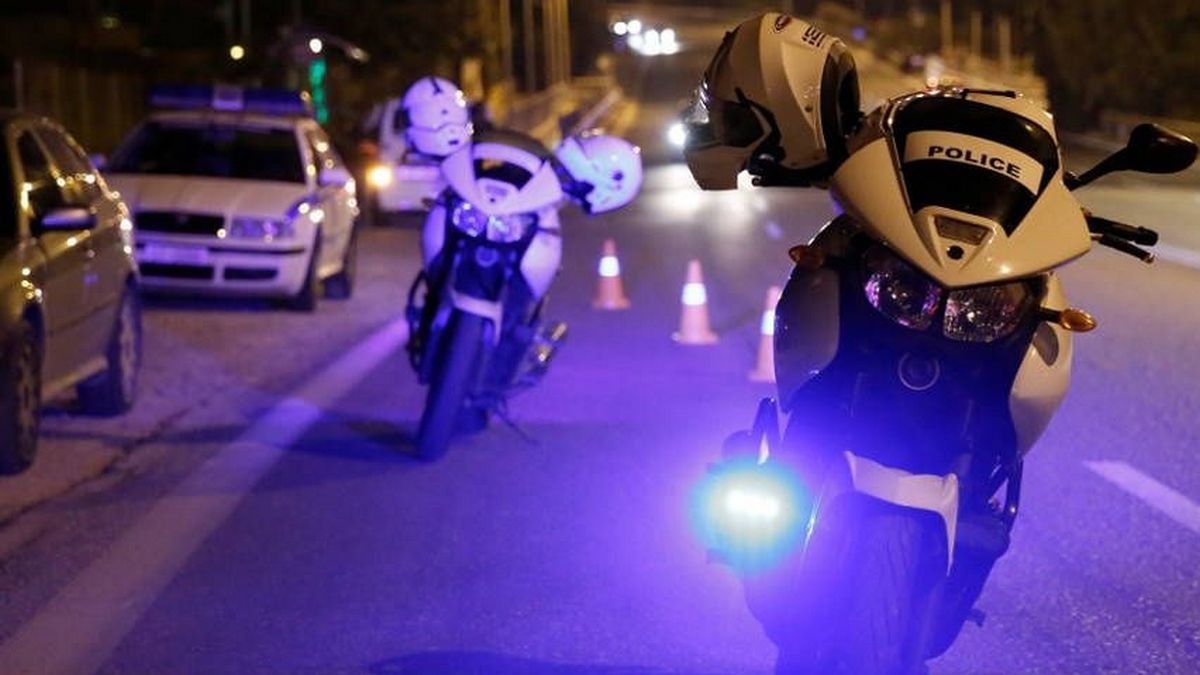 Επεισοδιακή καταδίωξη στο κέντρο της Αθήνας: 16χρονος οδηγούσε κλεμμένη μηχανή – Έπεσε πάνω σε μοτοσικλέτα της Τροχαίας