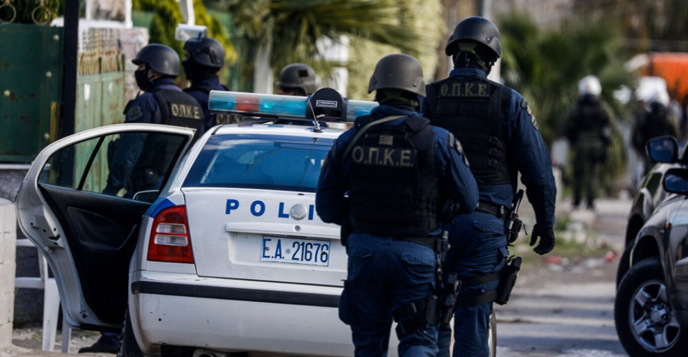 Επιχείρηση της ΕΛΑΣ στην Αττική για την τουρκική μαφία - Έξι συλλήψεις για όπλα και ναρκωτικά