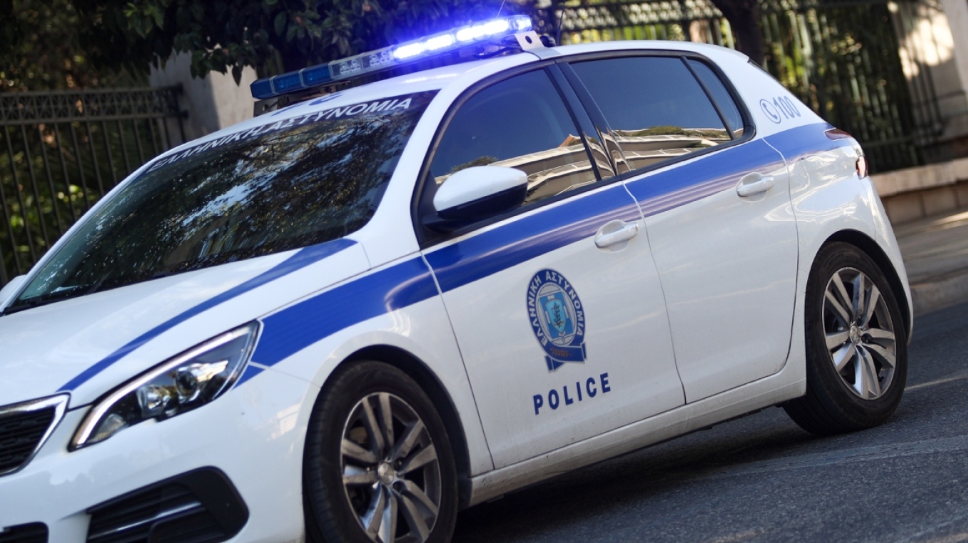 Τροχαίο με λεωφορείο και ΙΧ στο Περιστέρι - Τρεις τραυματίες