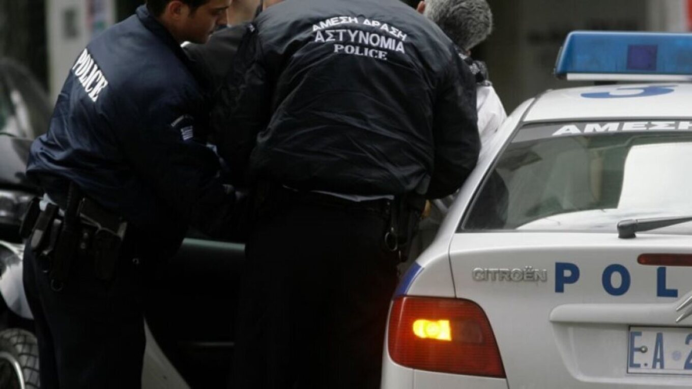 Συνελήφθησαν 8 άτομα σε επιχείρηση της ΕΛΑΣ στην Αγ. Βαρβάρα για την καταπολέμηση της διακίνησης ναρκωτικών