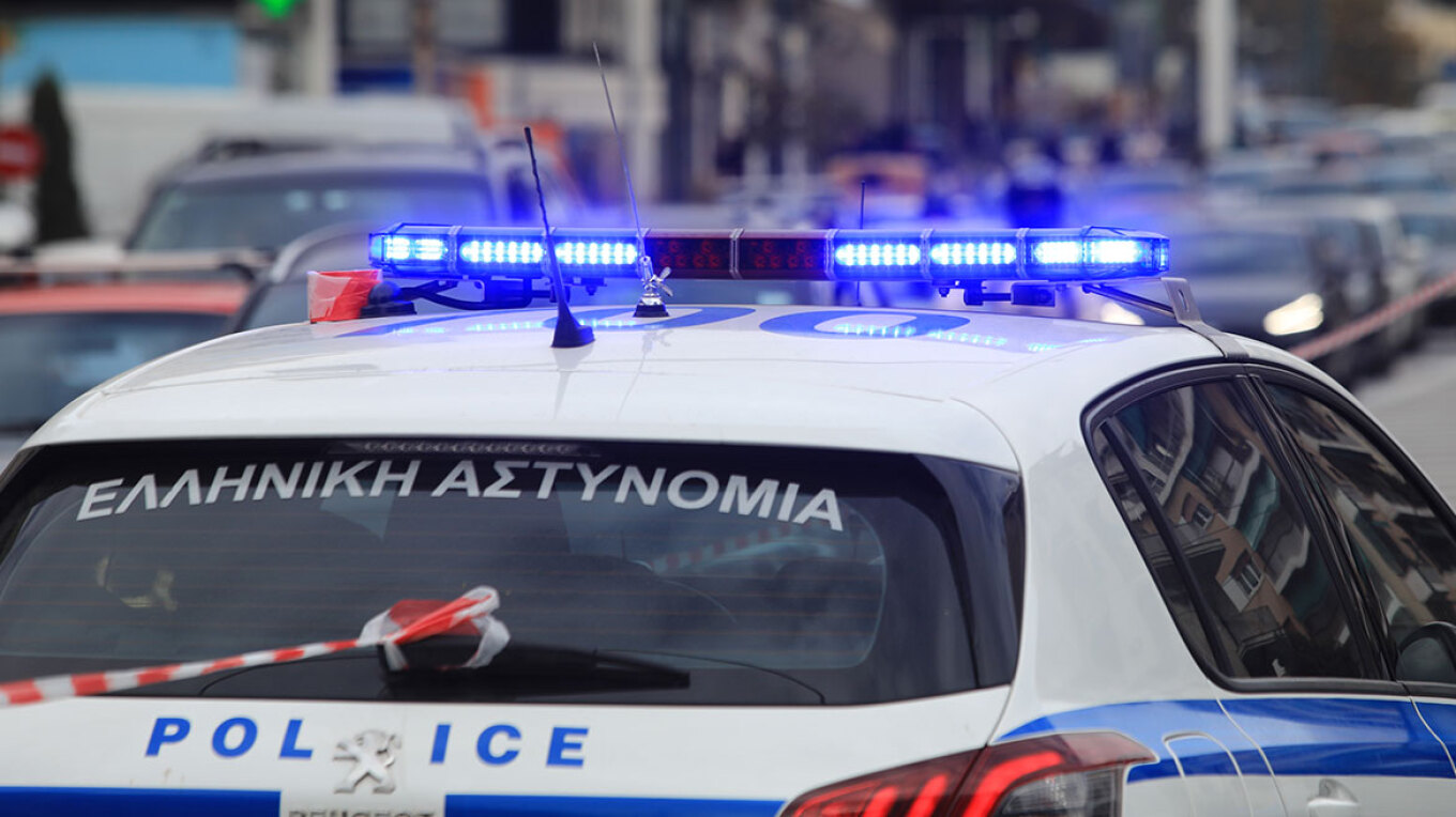 Ρακοσυλλέκτρια στα Εξάρχεια ζούσε για 20 μέρες με τη νεκρή μητέρα της και δεκάδες γάτες - Δείτε εικόνες