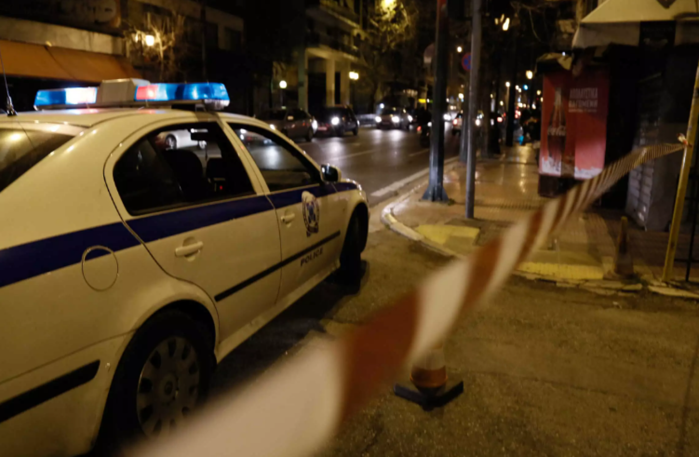 Έκανε ληστεία στον Άλιμο και τον συνέλαβαν έξω από το Προεδρικό Μέγαρο - Μπήκε ανάποδα στην Ηρώδου Αττικού